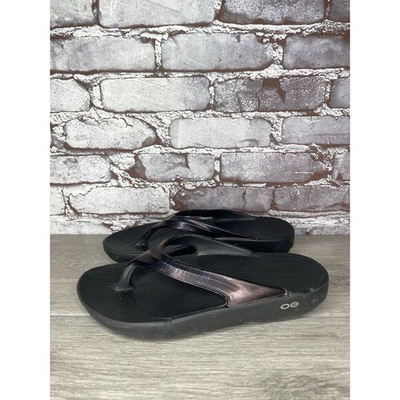 OOFOS OOlala Purple Metallic Recovery Flip Flop Sandals Women’s Sz 7.5M US/38EU - Picture 1 of 16